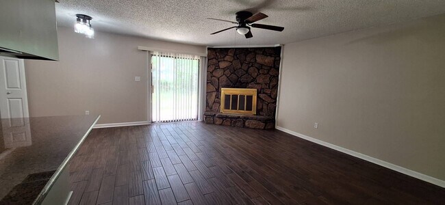 Foto del edificio - Newly Renovated 3 bedroom 2 bath home - Op...