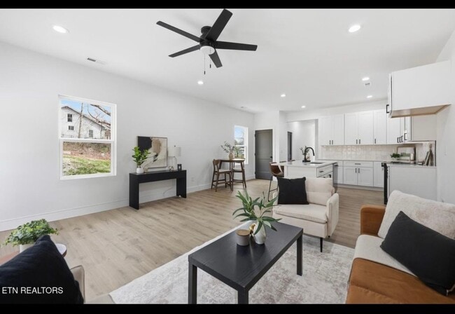 Building Photo - 3429 Garden Dr