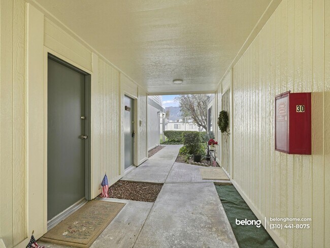 Building Photo - 10512 Sunland Blvd