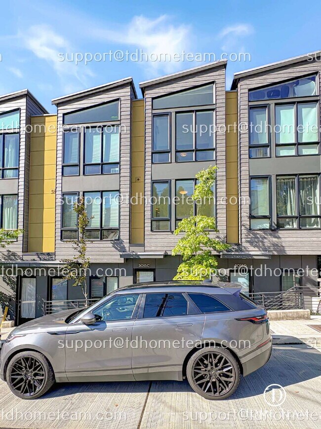 Foto del edificio - "Spacious 3-Bed Townhouse with Scenic View...