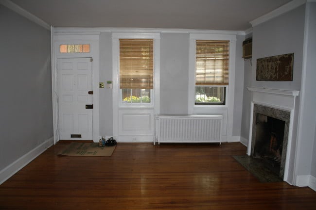 Livingroom - 336 S Juniper St