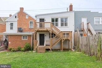 Building Photo - 212 W Burke St