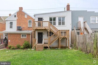 Building Photo - 212 W Burke St
