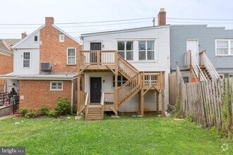Building Photo - 212 W Burke St