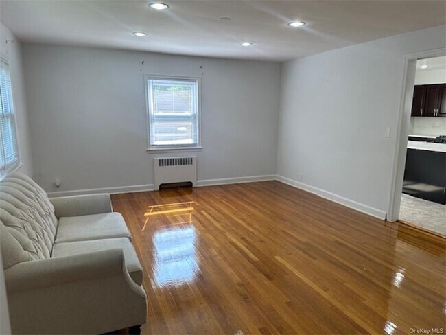 Foto del edificio - 16 Howard Pkwy