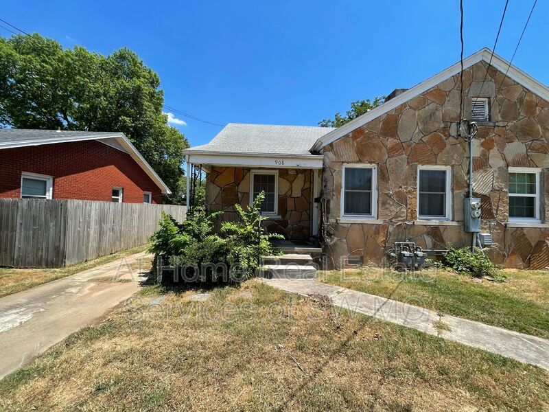 Primary Photo - 908 South Ave