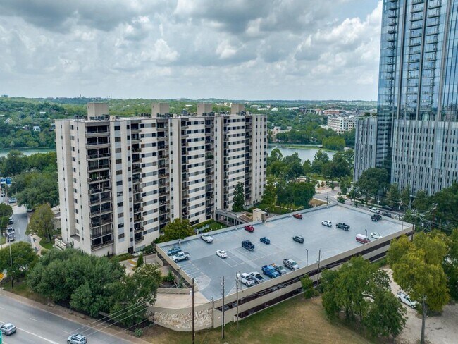 Foto del edificio - 40 N Interstate Hwy 35