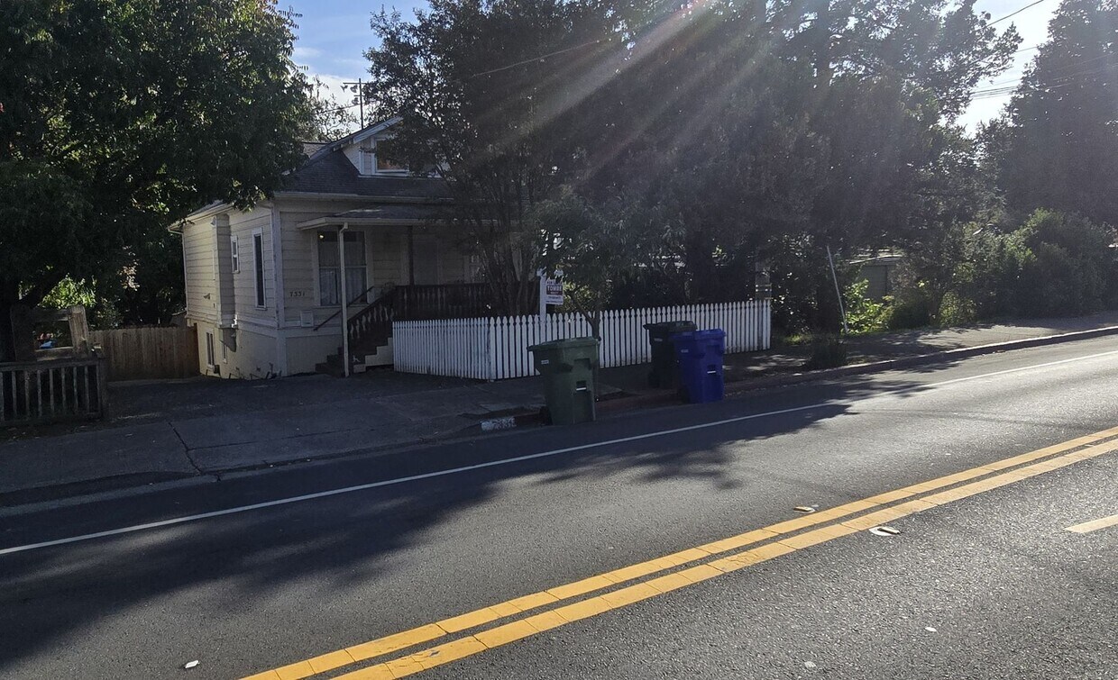 Foto principal - 1 Bedroom Walking Distance to Downtown and...