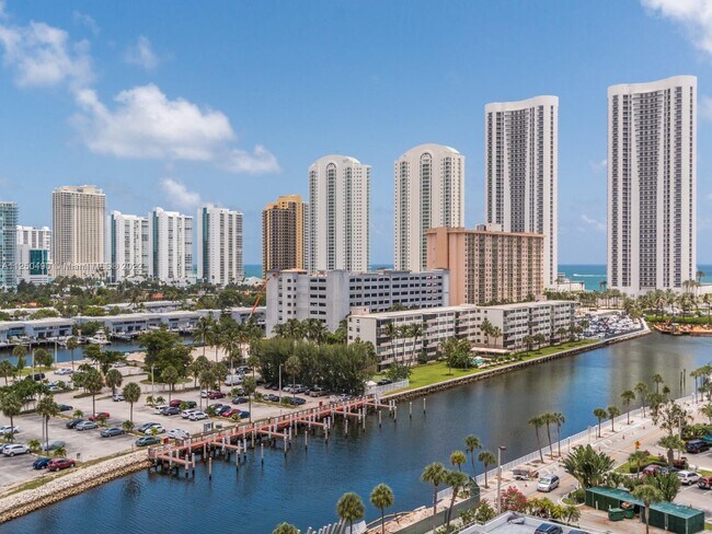 Foto del edificio - 500 Bayview Dr