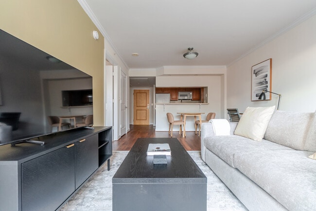 Building Photo - 3900 Fairfax Dr