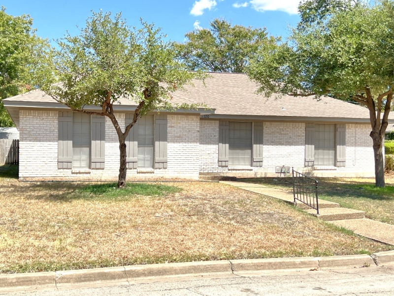Primary Photo - 5600 Lake Highlands Dr
