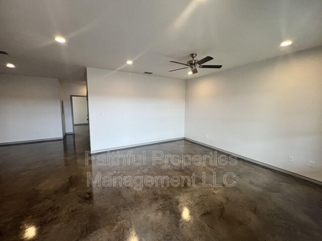 Foto del edificio - 14215 County Rd 452