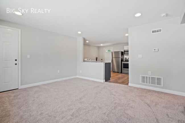 Building Photo - The Huntley - Creekside 2 bed / 1 bath - N...