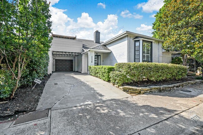 Building Photo - Beautiful 2-Story, 2/2.5 in Dallas!