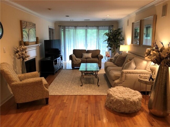 Building Photo - 4209 Pine Heights Dr NE