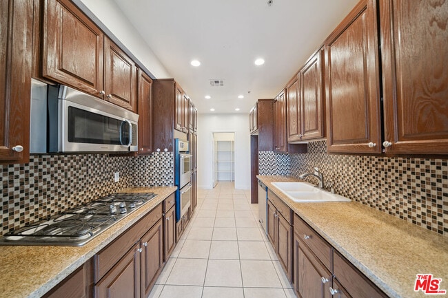 Building Photo - 1508 Greenfield Ave