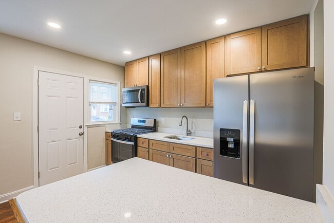 Foto del edificio - 3 BR 1-1/2 Baths MUST SEE- ACCEPTING HOSUING VOUCHERS!