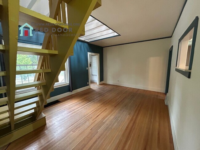 Foto del edificio - Charming 4-Bedroom Home for Rent in Great ...