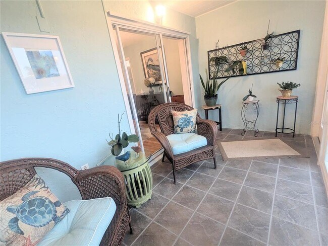 Foto del edificio - 1720 Lakeside Dr