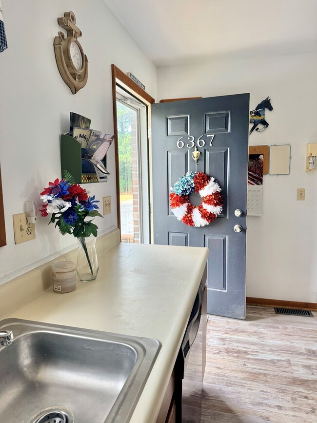 Building Photo - 6367 Teal Ln