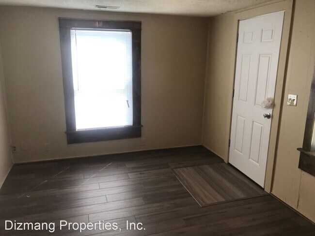 Building Photo - 3 br, 1 bath House - 2749 W. Olive St.