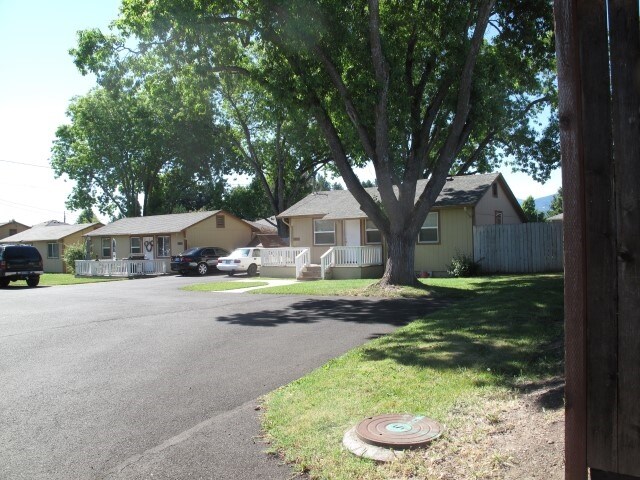 Building Photo - 1319 W Stewart Ave