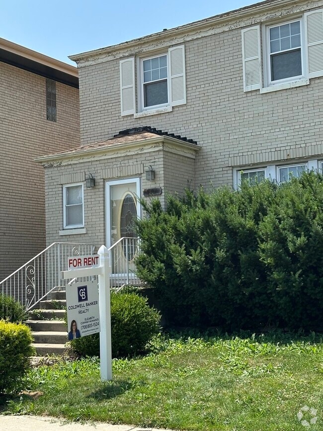 Building Photo - 1644 Clarence Ave