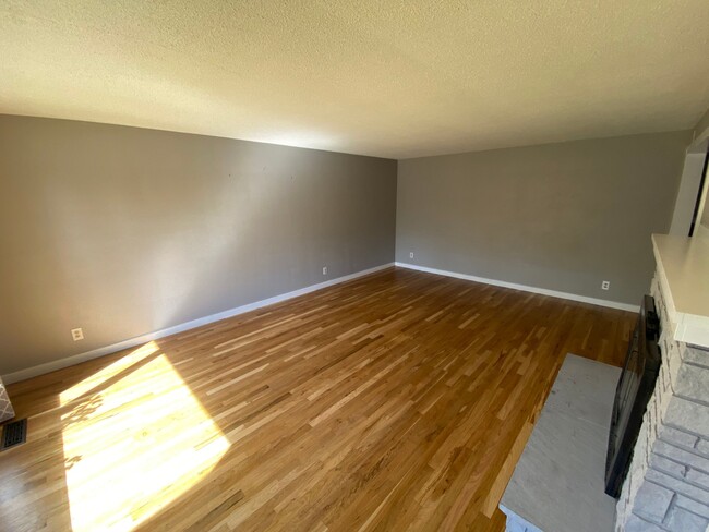 Building Photo - 1455 Manzanita St NE