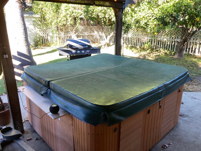 Foto del edificio - 8831 Debra Ave