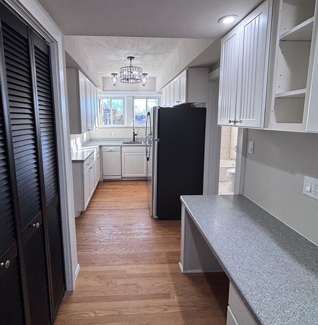 Foto del edificio - 7556 Byron Pl