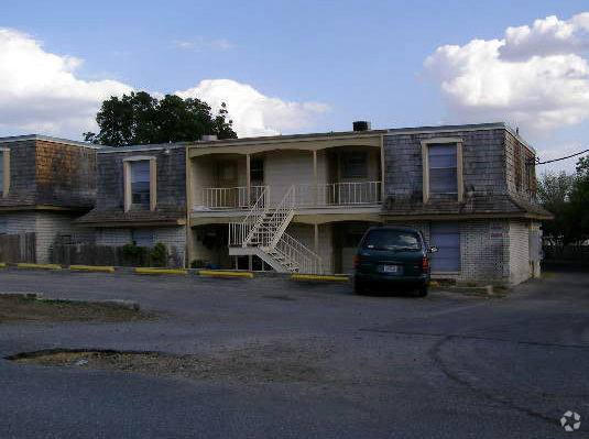 Building Photo - Gardina Courts