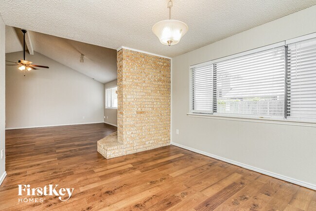 Foto del edificio - 2661 Claremont Dr
