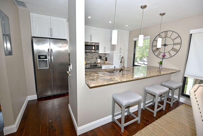Building Photo - 430 Brackenwood Ln S