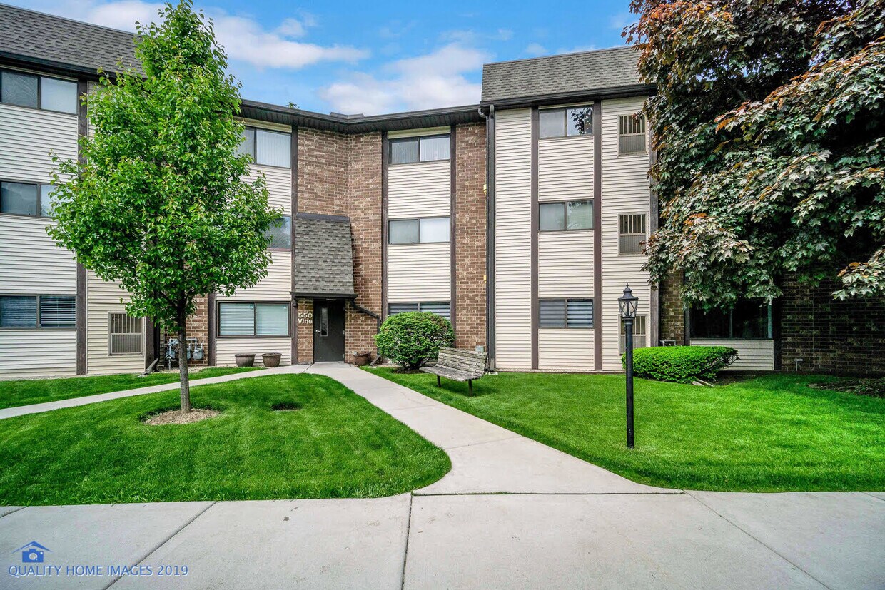 Primary Photo - 550 Vine Ave