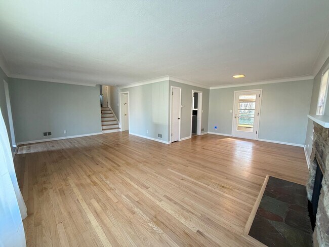 Building Photo - Updated 3 bedroom in Alger Heights area