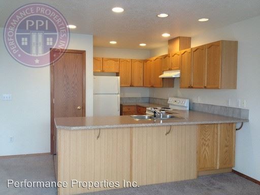 Building Photo - 3627-3627 NE 157th Ave