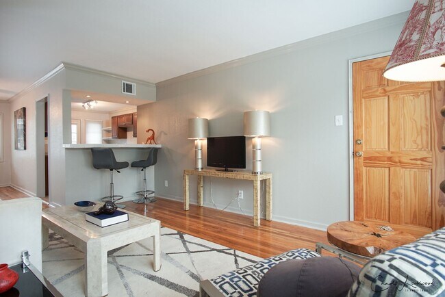 Foto del edificio - 2 bedroom 1 bathroom Upstairs **$300 OFF 1ST MONTH SPECIAL**