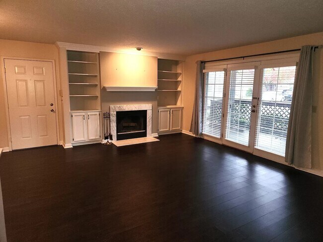 Foto del edificio - 3021 Stratford Ct