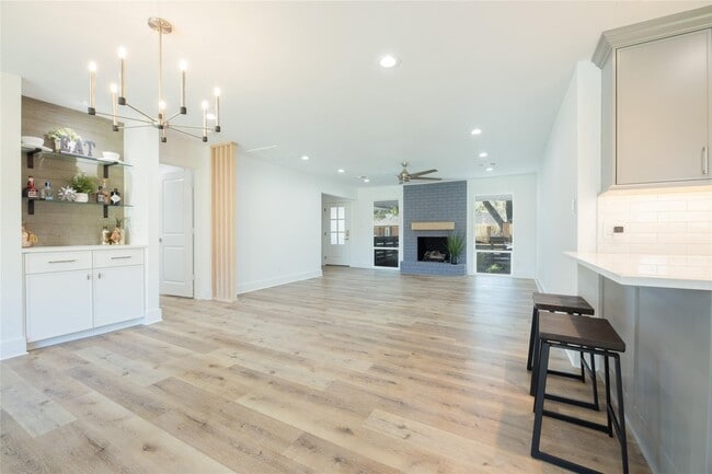 Building Photo - 10819 Oasis Dr