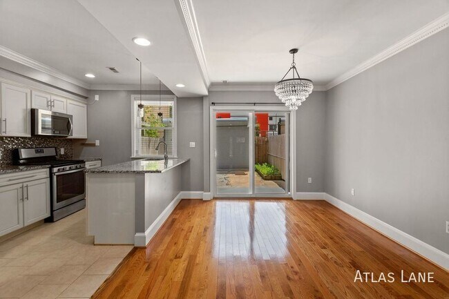 Building Photo - 5 Minute Walk From Nats Park- 20 minute wa...