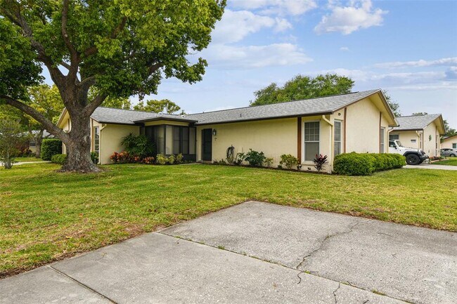 Building Photo - 1335 Queen Anne Dr