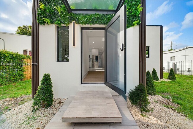 Foto del edificio - 1021 NW 48th St