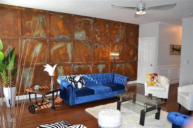 Foto del edificio - Room in Townhome on Bayrose Cir