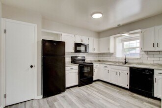 Building Photo - The Lenox Apartment Homes