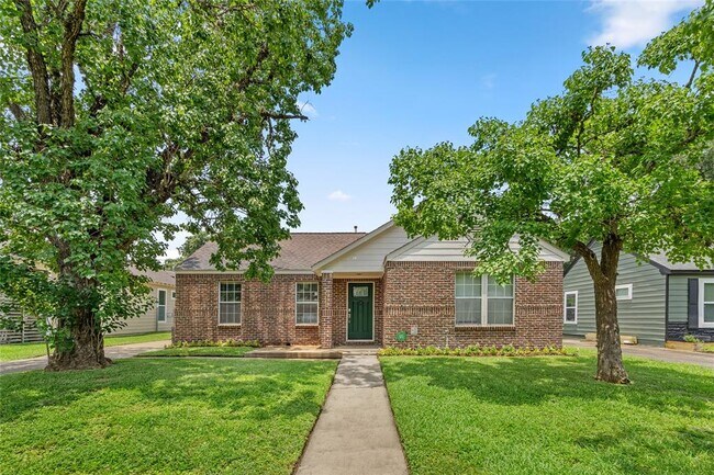 Building Photo - 4831 Culmore Dr