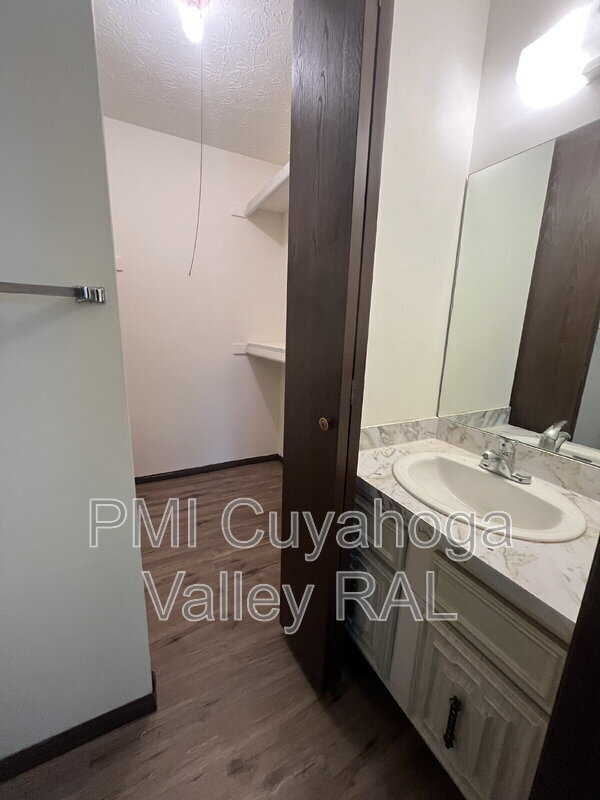 Foto del edificio - 1516 W Market St