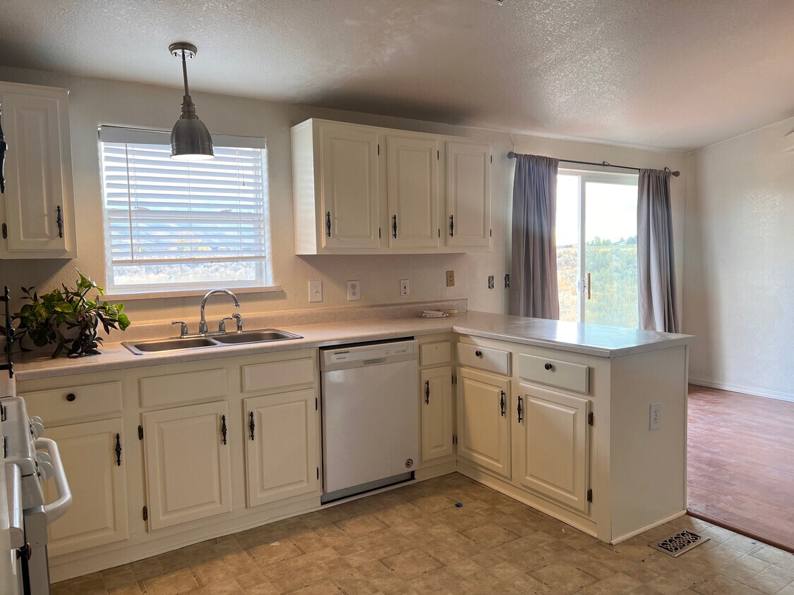 808 Abeyta Dr, Spring Creek, NV 89815 House Rental in Spring Creek