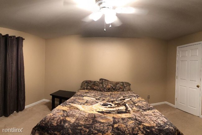 Building Photo - 2 br, 2 bath Condo - 6201 spring creek ln