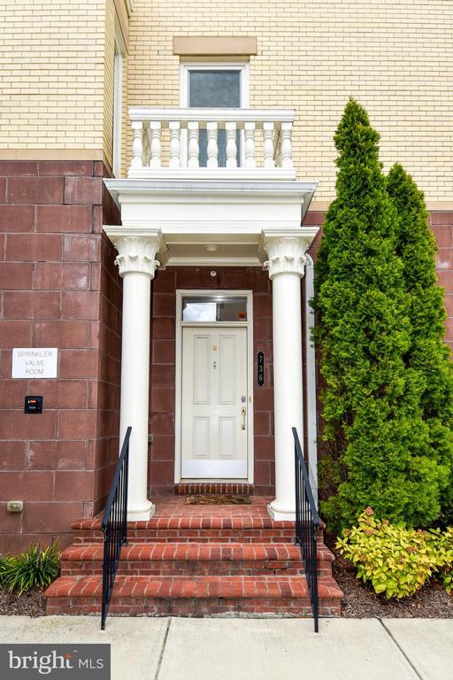 Foto del edificio - 736 McKenzie Ave