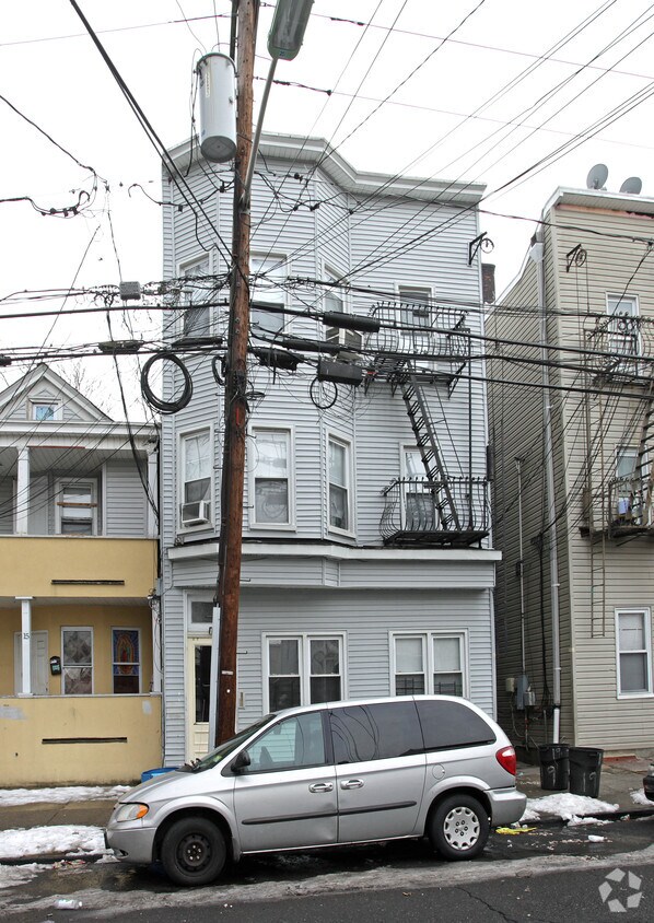 Building Photo - 17 Jackson St